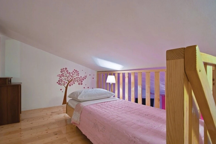 Room 2 of 5