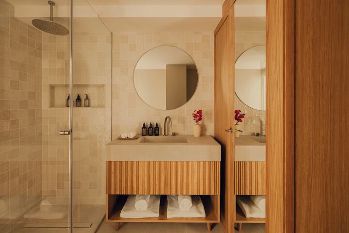 Room 43 of 74