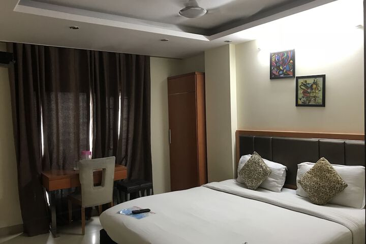 Room 7 of 25