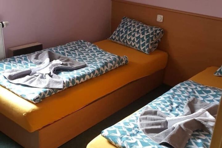 Room 12 of 16