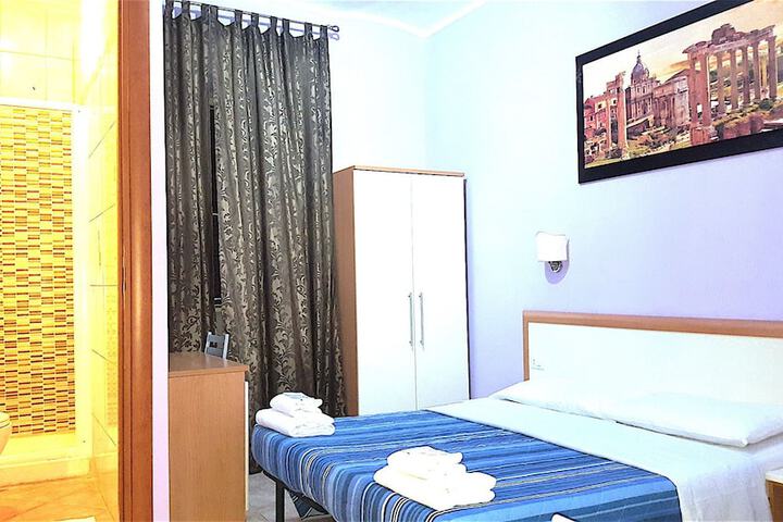 Room 5 of 16