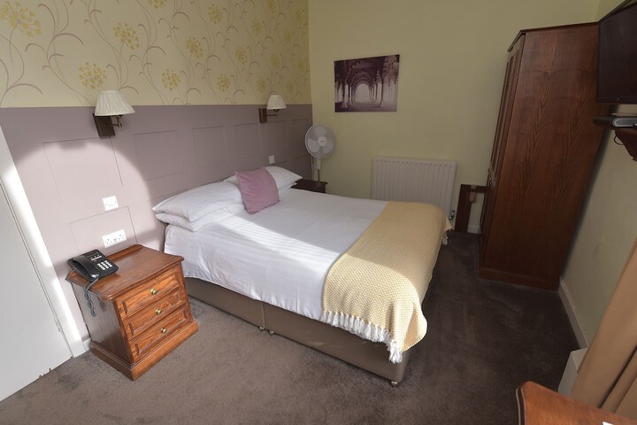 Room 15 of 34