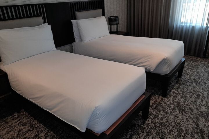 Room 16 of 38