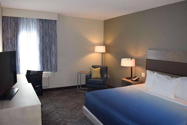 1 King Bed (13 of 14)