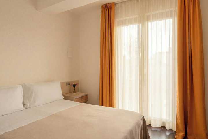 Room 15 of 76