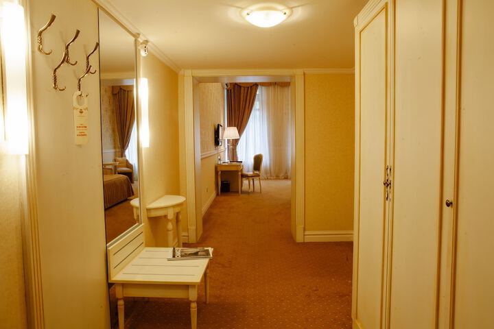 Room 13 of 73