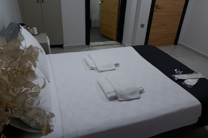 Room 17 of 32