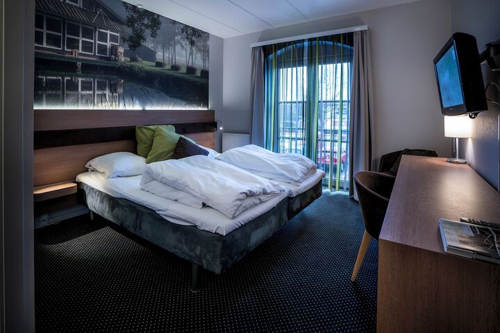 Room 8 of 43