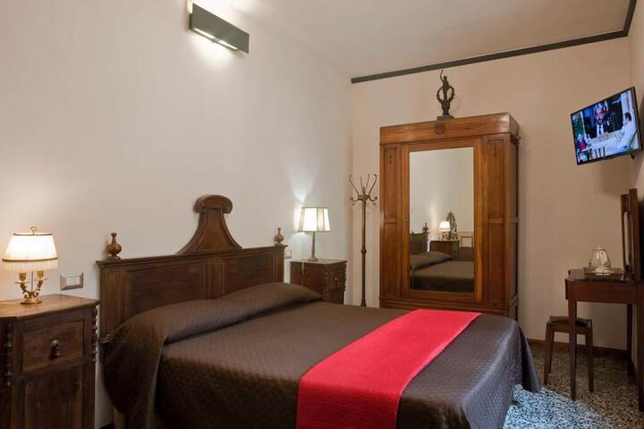 Room 6 of 50