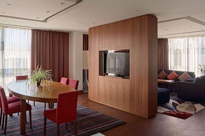 Room 32 of 228