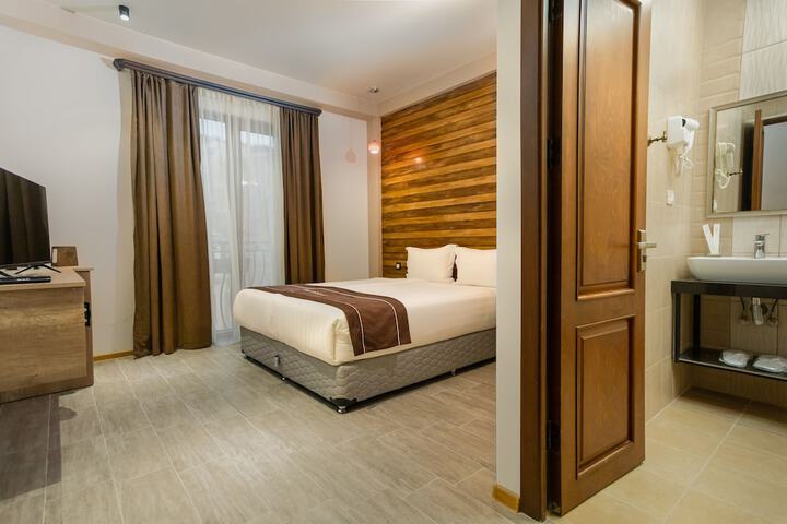 Room 43 of 196