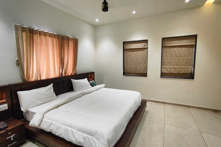 Room 4 of 11