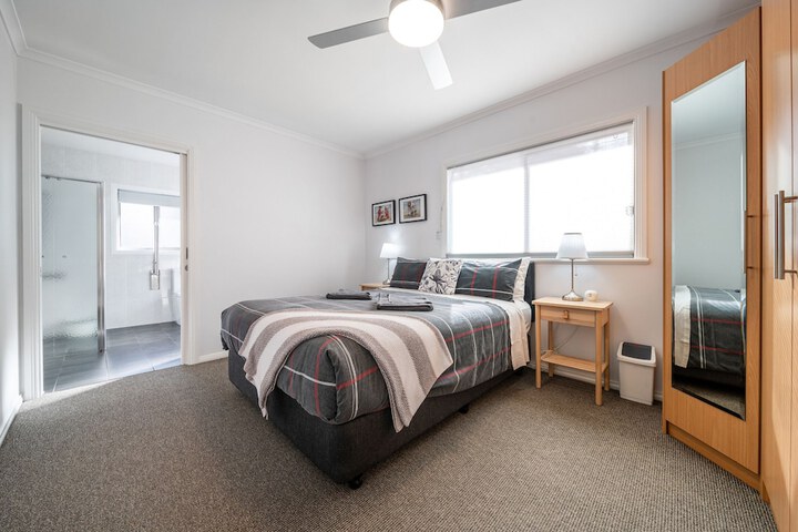 Room 26 of 166