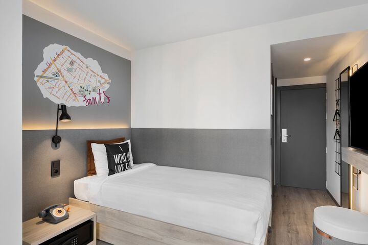 Room 18 of 207