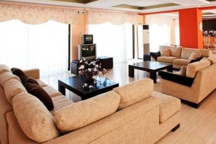 Room 2 of 4