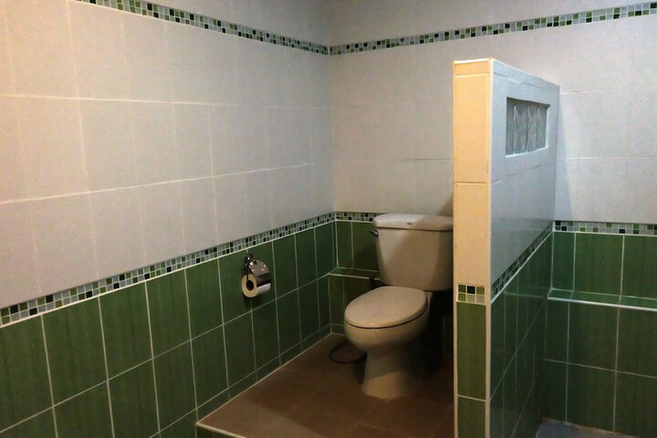 Room 27 of 182