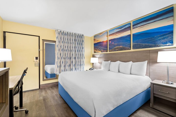 Room 15 of 37
