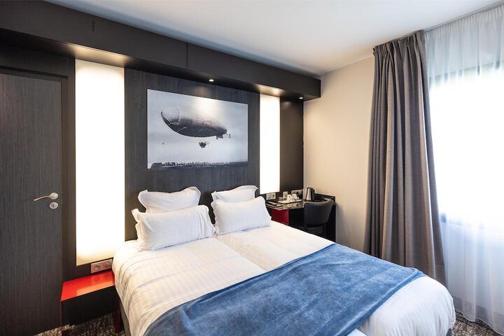 Room 33 of 77