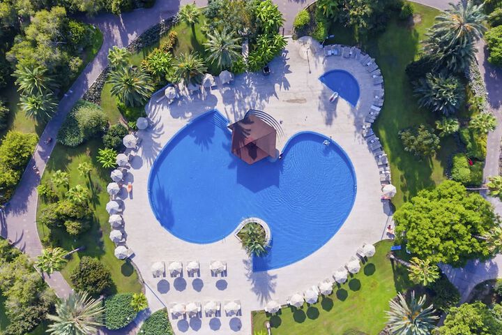 Hotel Pool