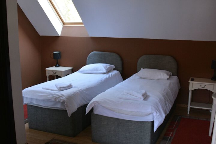 Room 9 of 34