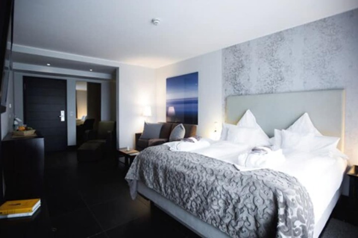 Room 16 of 30