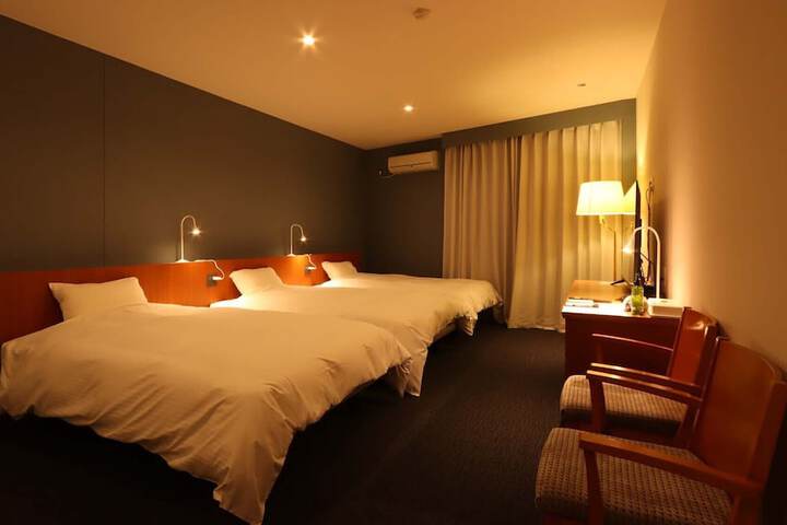 Room 9 of 14