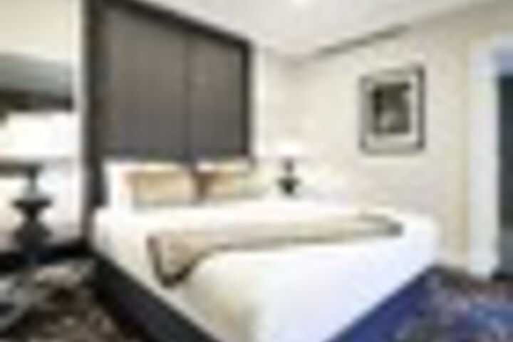 Room 14 of 156