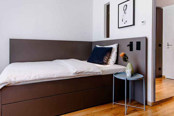 Room 10 of 68