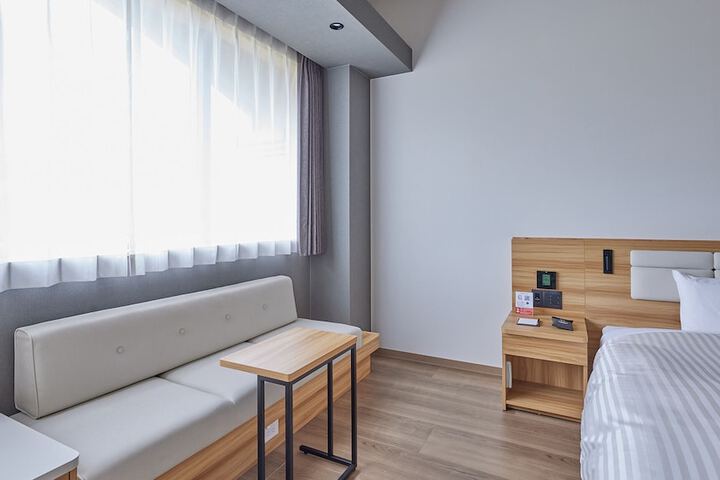 Room 25 of 49