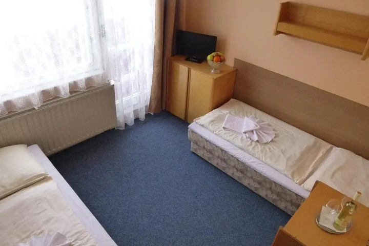 Room 3 of 16
