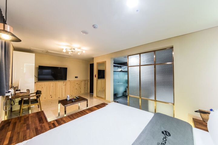Room 79 of 165