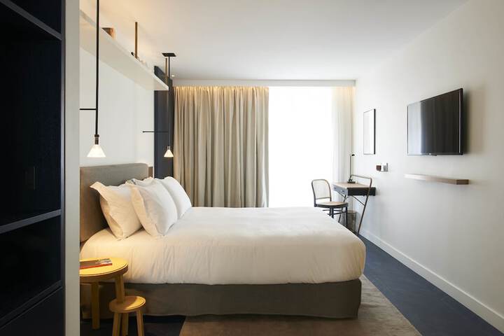 Room 16 of 52