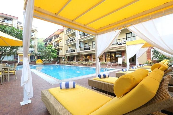 Pools & Facilities