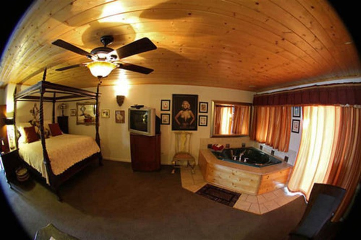 Room 17 of 101