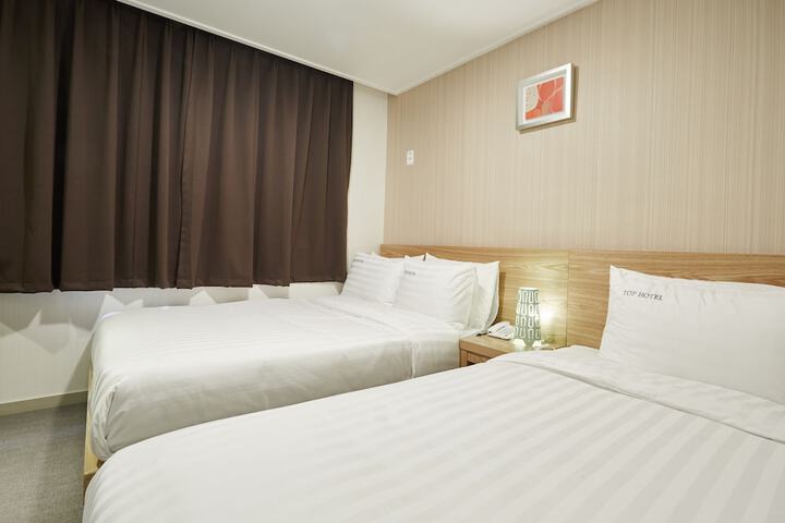 Room 16 of 44