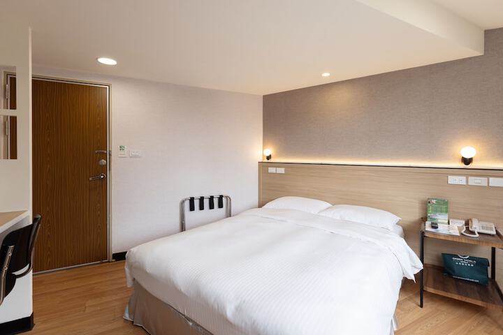 Room 11 of 23