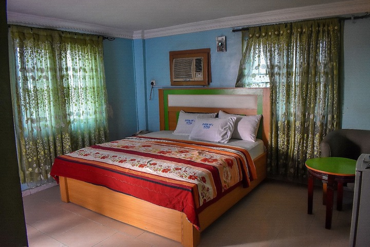 Room 7 of 28