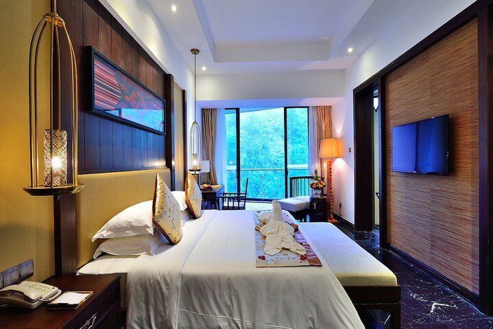 Room 8 of 74