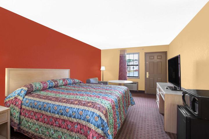 1 King Bed (1 of 4)