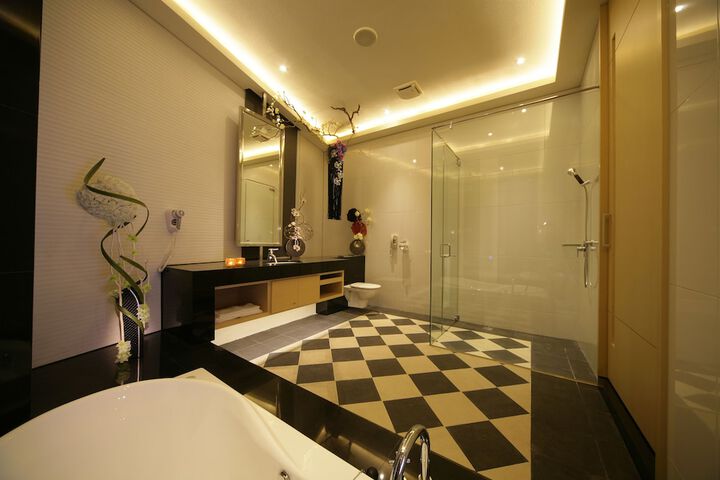Room 17 of 65