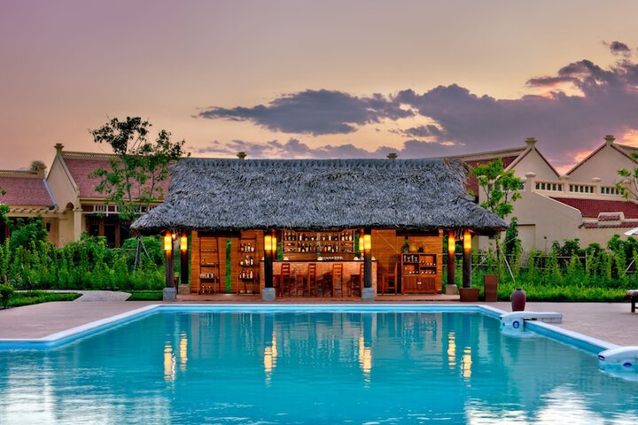 Pools & Facilities