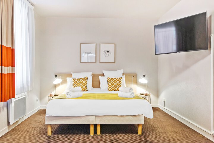 Room 9 of 31