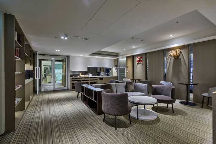 Business Center 94 of 104