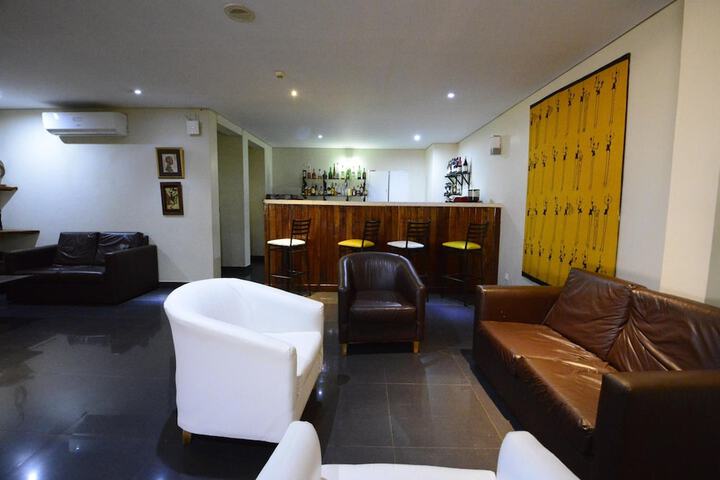 Entrance & Lobby
