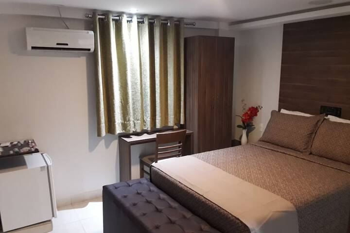 Room 33 of 80