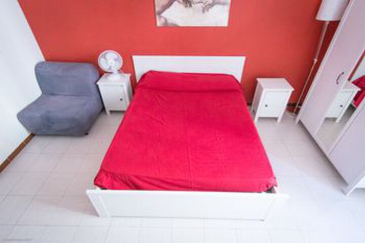Room 6 of 18