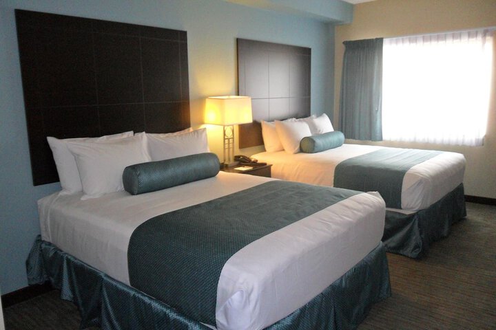 Quadruple Queen Bed (15 of 17)