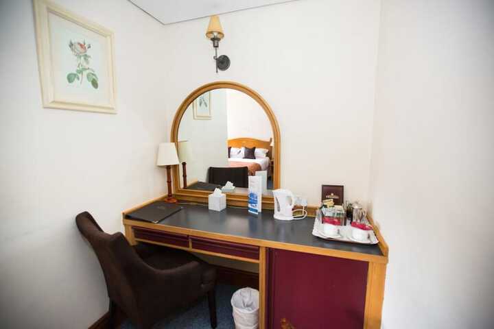 Room 25 of 128