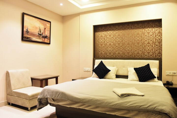 Room 33 of 81