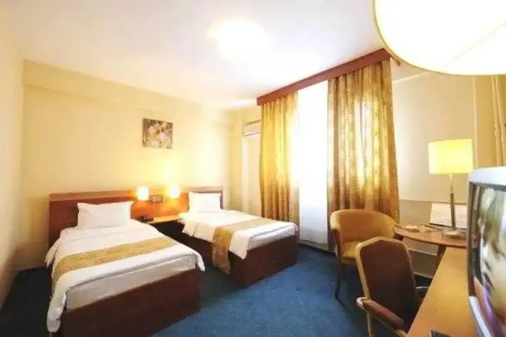 Room 3 of 6